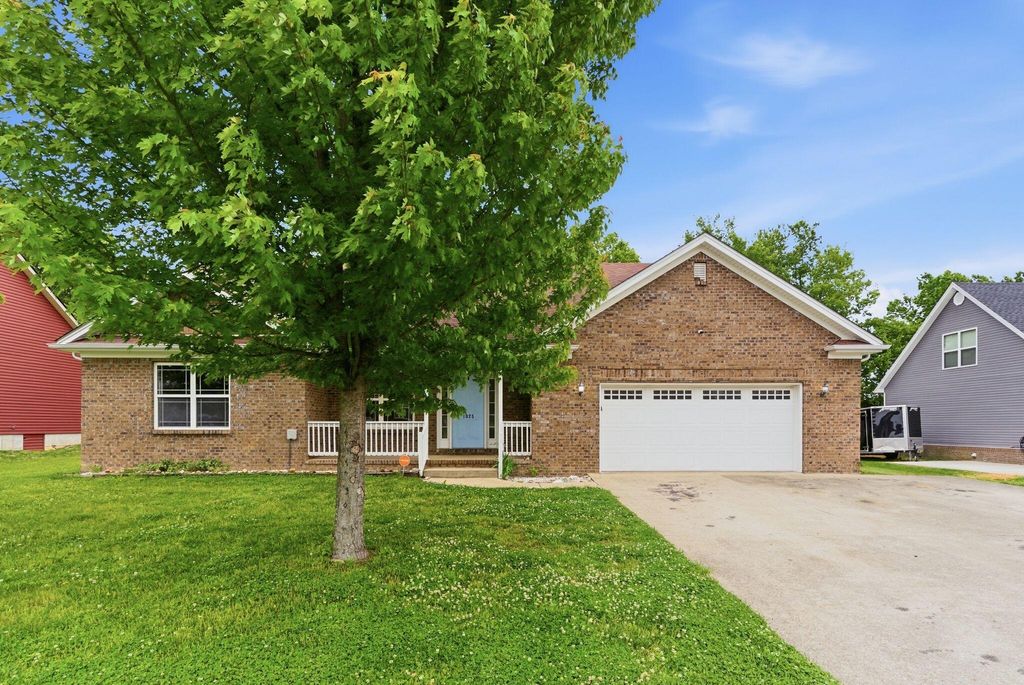 1025 Lanas Lane, Lawrenceburg, KY 40342