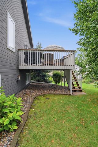 15402 Sussex Drive, Minnetonka, MN 55345