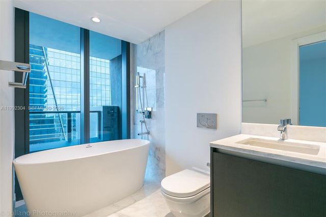 1451 Brickell Ave 905, Miami, FL 33131