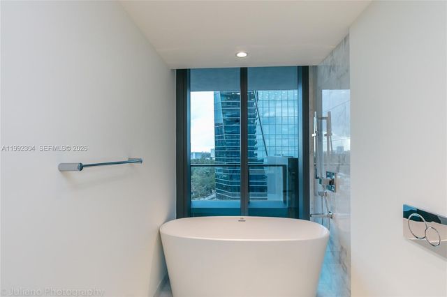 1451 Brickell Ave 905, Miami, FL 33131