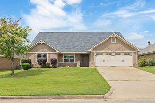 102 Boulder Creek, Smiths Station, AL 36877