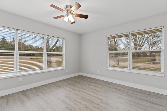 813 Central Ave, Elgin, TX 78621