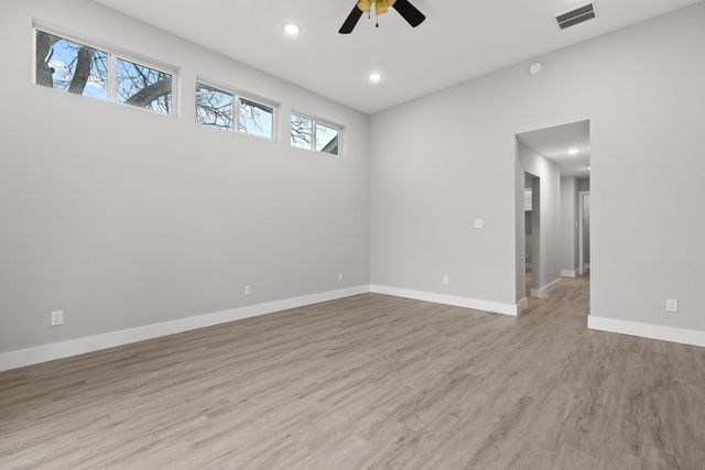 813 Central Ave, Elgin, TX 78621