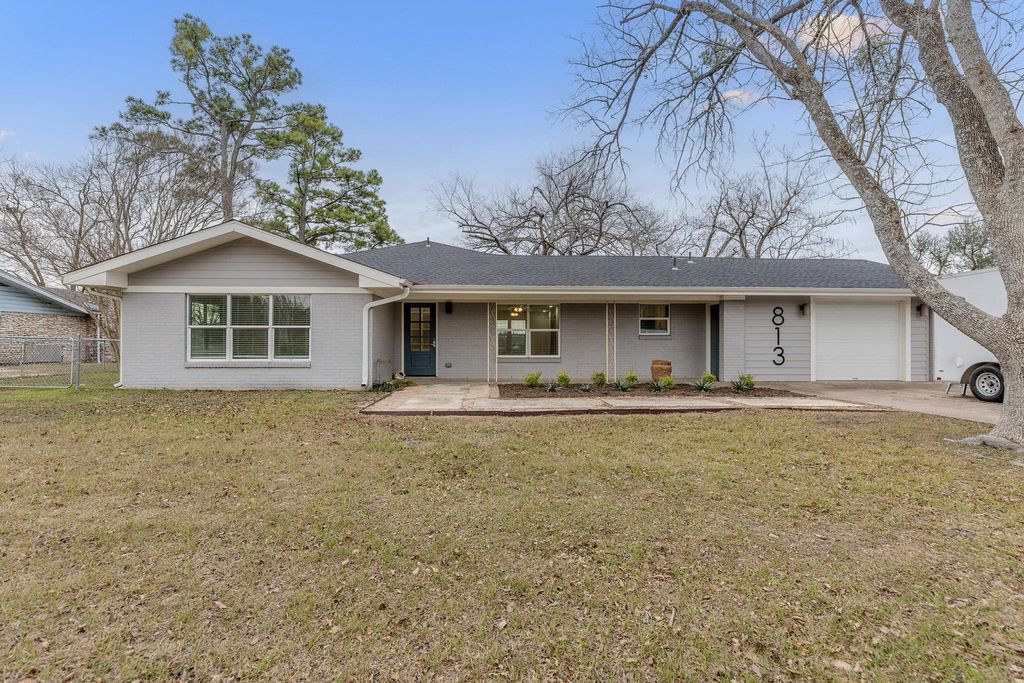 813 Central Ave, Elgin, TX 78621