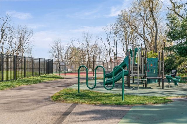 323 Ridge Point Cir 24, South Fayette, PA 15017