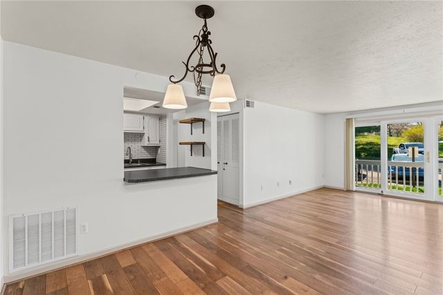 323 Ridge Point Cir 24, South Fayette, PA 15017