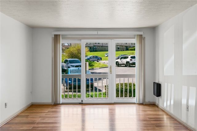 323 Ridge Point Cir 24, South Fayette, PA 15017