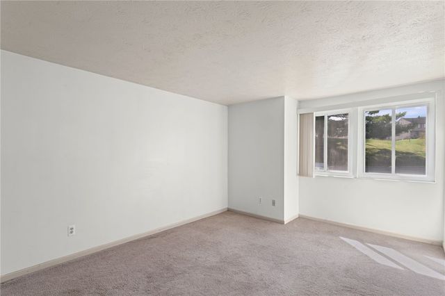 323 Ridge Point Cir 24, South Fayette, PA 15017
