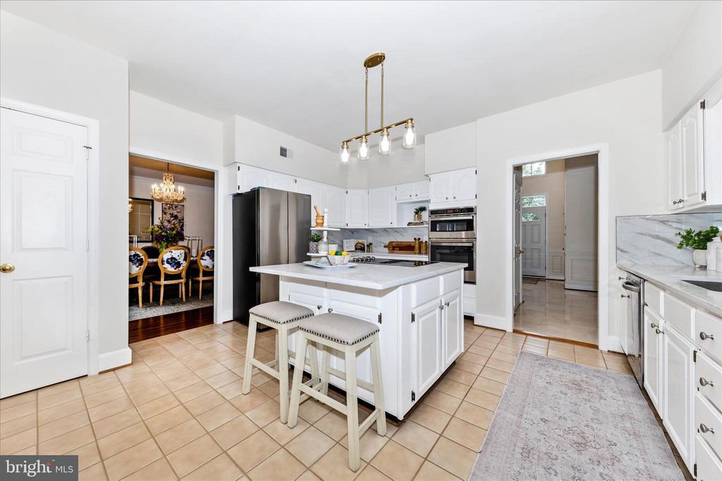 Image 13 of property listing at 18117 HAYLOFT DR, Derwood, MD 20855