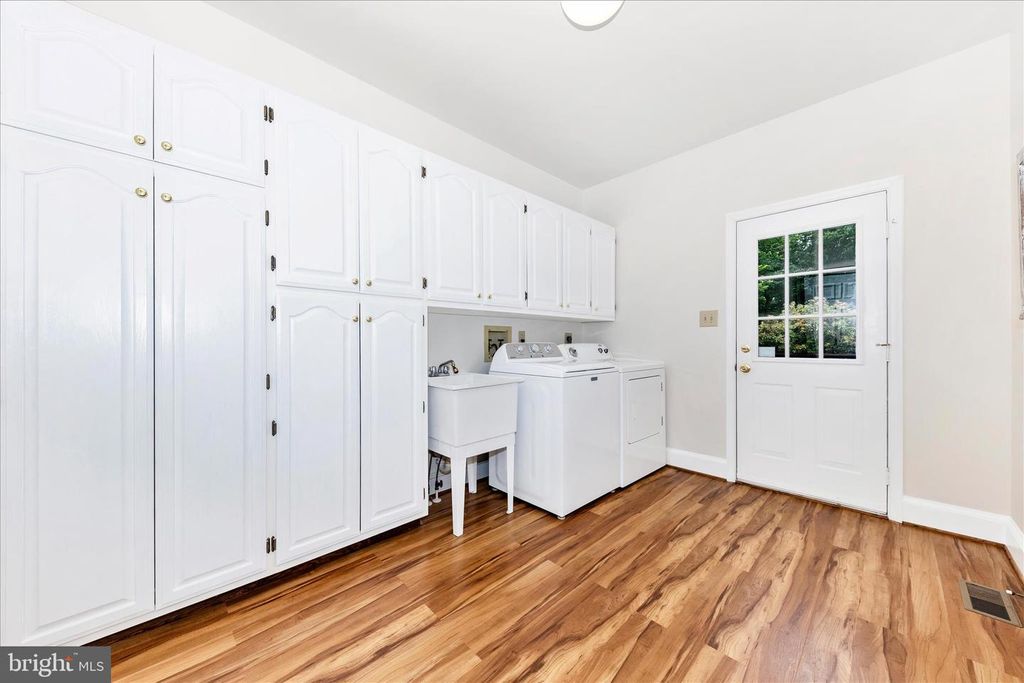 Image 19 of property listing at 18117 HAYLOFT DR, Derwood, MD 20855