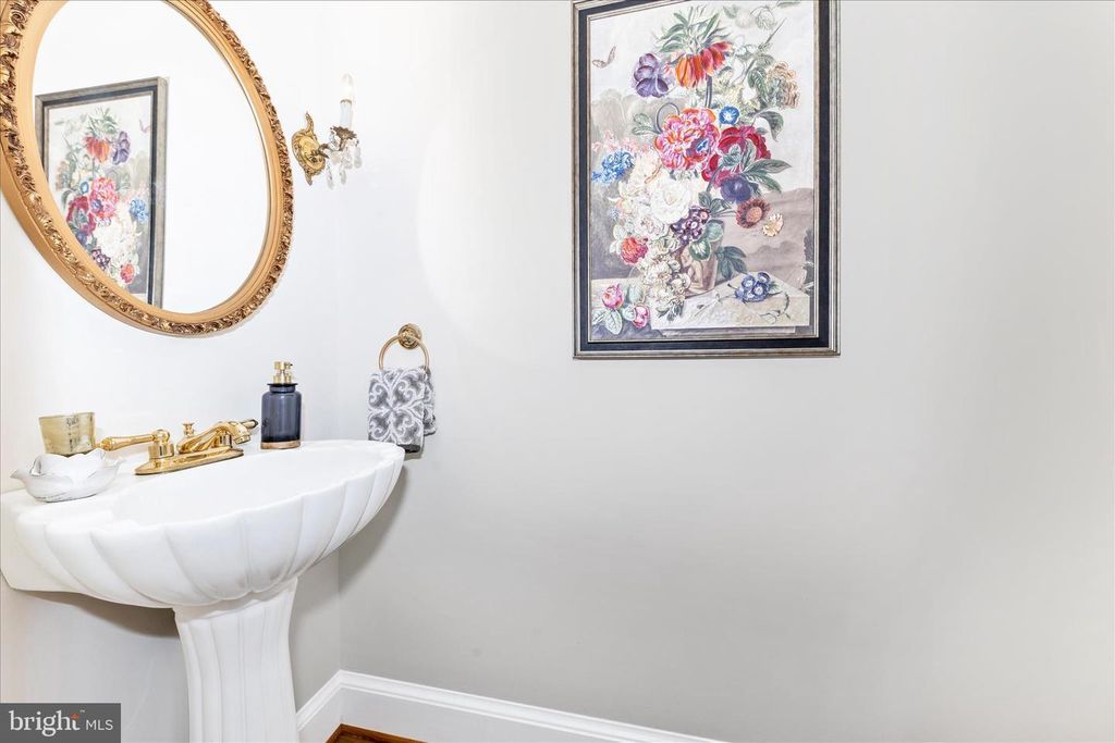 Image 20 of property listing at 18117 HAYLOFT DR, Derwood, MD 20855