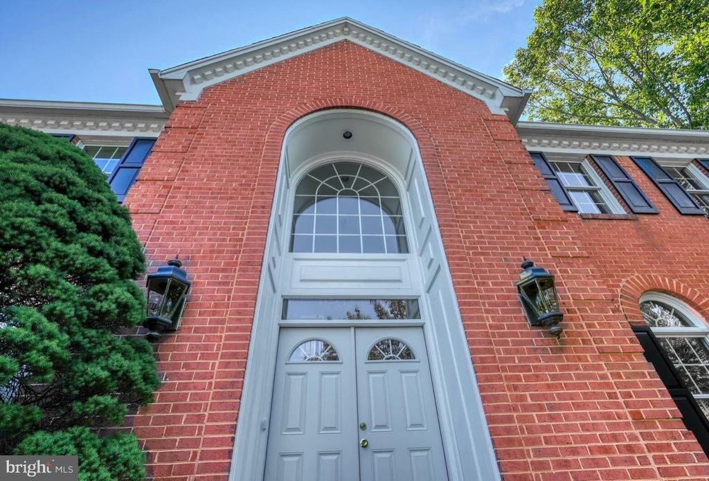 Image 3 of property listing at 18117 HAYLOFT DR, Derwood, MD 20855