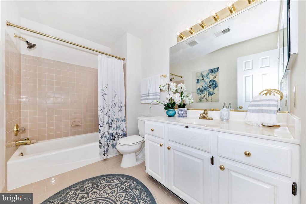 Image 32 of property listing at 18117 HAYLOFT DR, Derwood, MD 20855