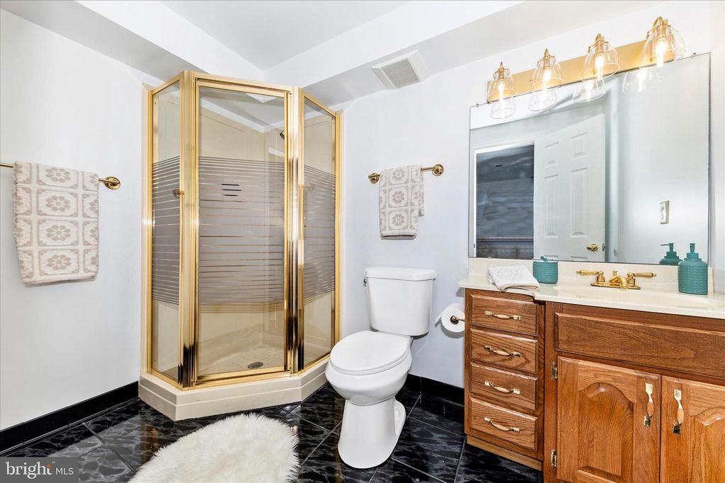 Image 37 of property listing at 18117 HAYLOFT DR, Derwood, MD 20855