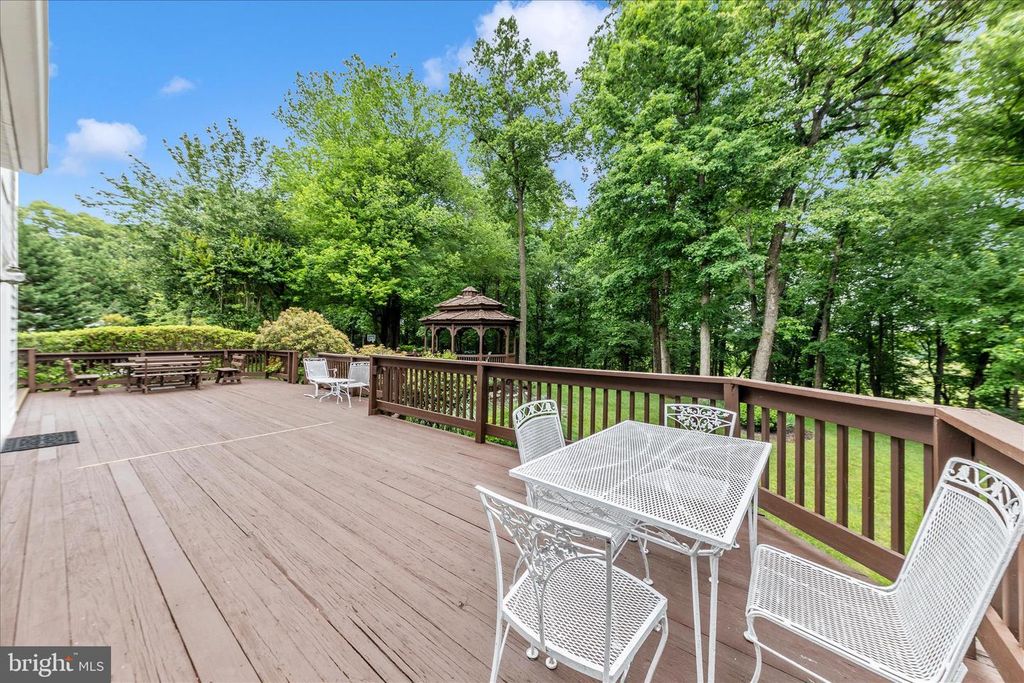 Image 39 of property listing at 18117 HAYLOFT DR, Derwood, MD 20855