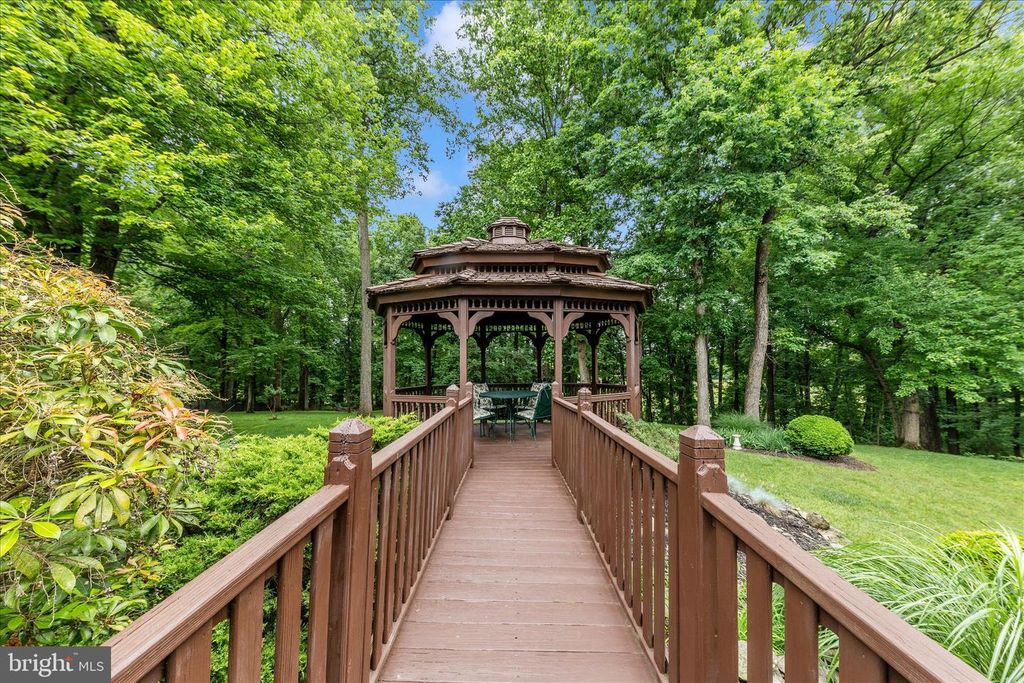 Image 40 of property listing at 18117 HAYLOFT DR, Derwood, MD 20855