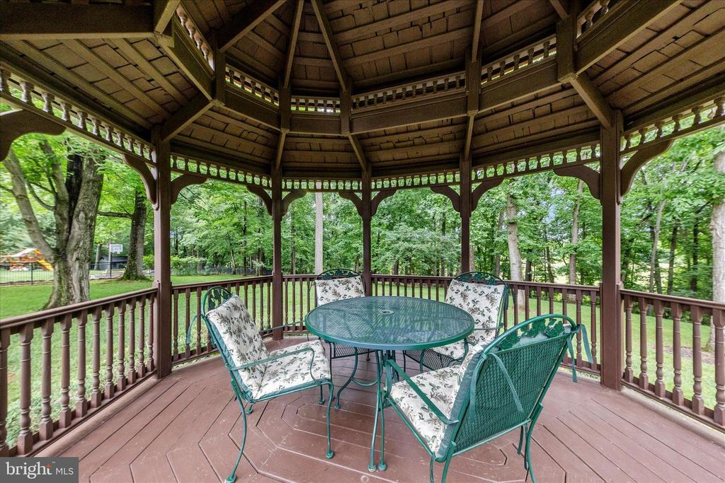 Image 41 of property listing at 18117 HAYLOFT DR, Derwood, MD 20855
