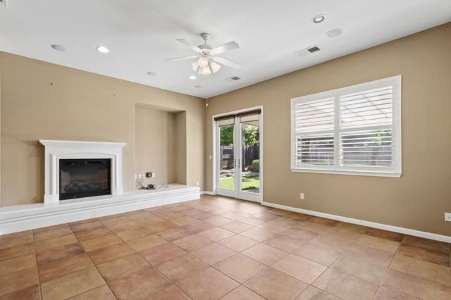 1933 Bunting Ln, Lincoln, CA 95648