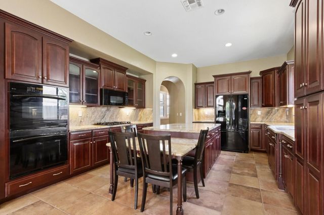 1933 Bunting Ln, Lincoln, CA 95648