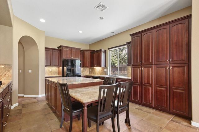 1933 Bunting Ln, Lincoln, CA 95648