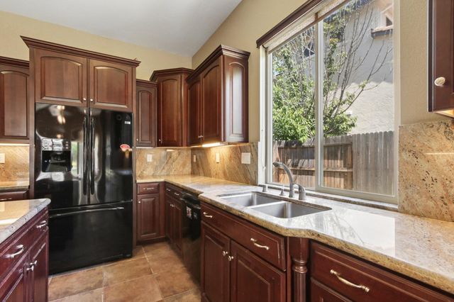 1933 Bunting Ln, Lincoln, CA 95648