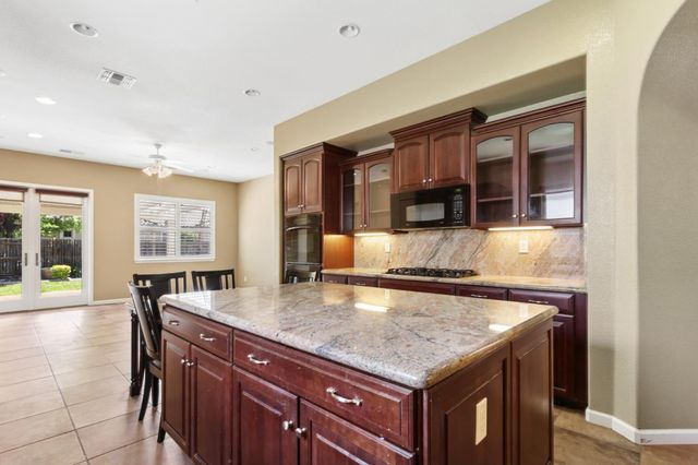1933 Bunting Ln, Lincoln, CA 95648