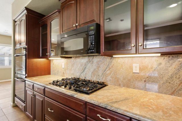 1933 Bunting Ln, Lincoln, CA 95648