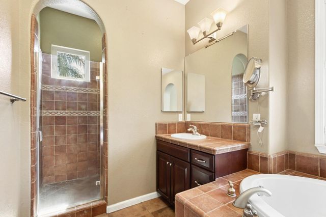 1933 Bunting Ln, Lincoln, CA 95648
