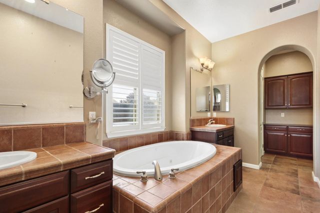 1933 Bunting Ln, Lincoln, CA 95648