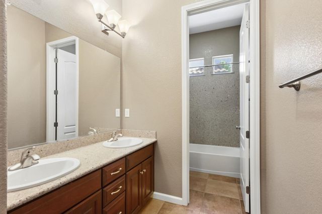 1933 Bunting Ln, Lincoln, CA 95648