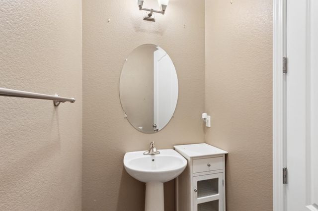 1933 Bunting Ln, Lincoln, CA 95648
