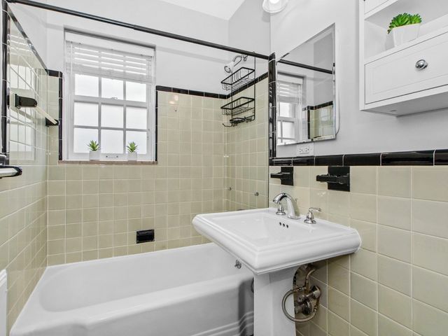 46 Browne St 5, Brookline, MA 02446