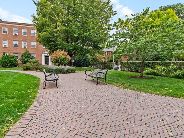 46 Browne St 5, Brookline, MA 02446