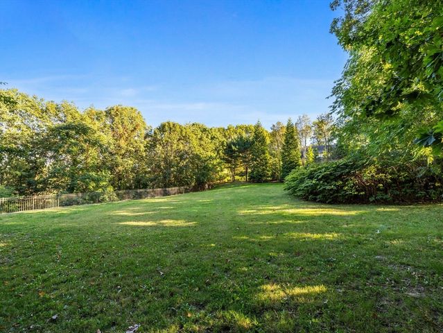 33 Boulder Rd, Wellesley, MA 02481