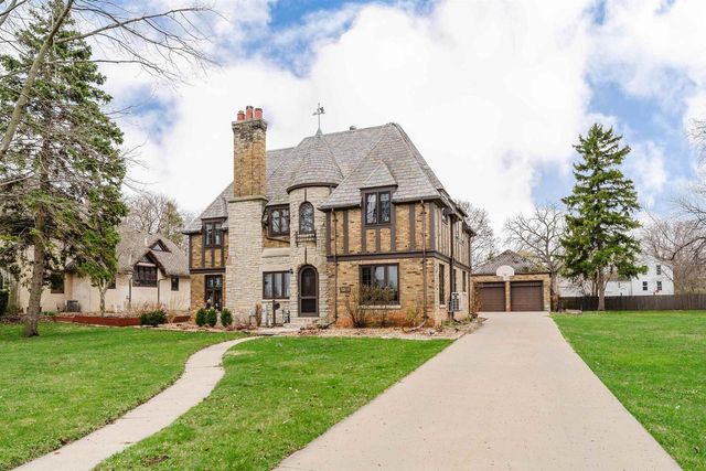 1361 WASHINGTON AVENUE, Oshkosh, WI 54901