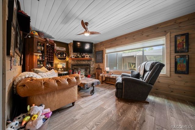 905 & 835 N McGowan Avenue, Crystal River, FL 34429