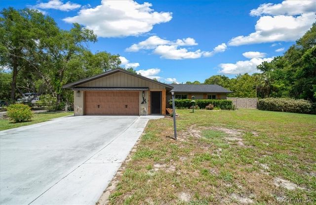 905 & 835 N McGowan Avenue, Crystal River, FL 34429