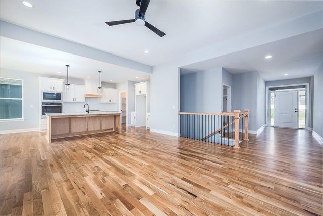 12841 Hubbard Road, Piper, KS 66109