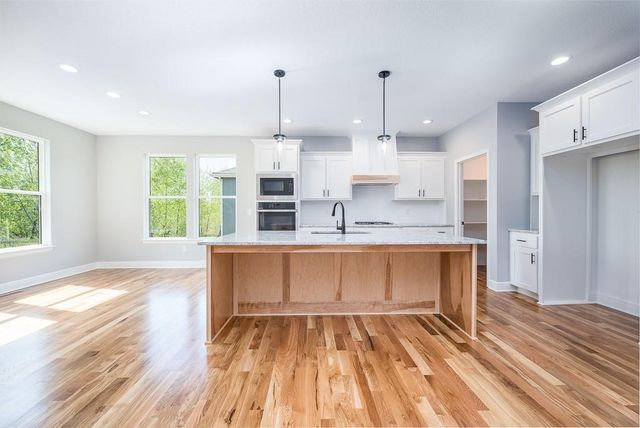 12841 Hubbard Road, Piper, KS 66109