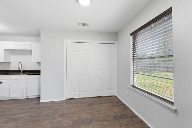 5725 Macneill Drive, Haltom City, TX 76148