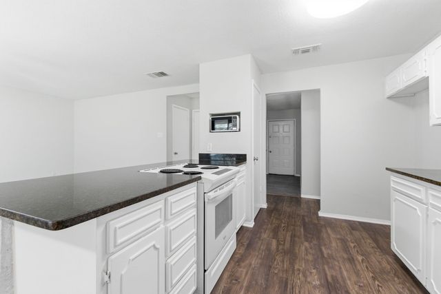 5725 Macneill Drive, Haltom City, TX 76148