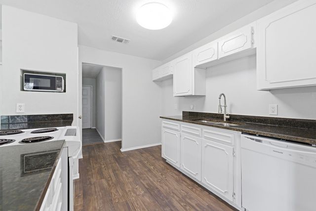 5725 Macneill Drive, Haltom City, TX 76148