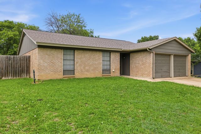 5725 Macneill Drive, Haltom City, TX 76148