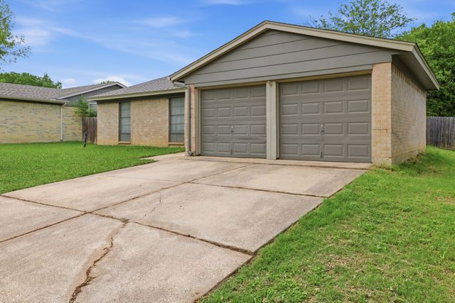 5725 Macneill Drive, Haltom City, TX 76148