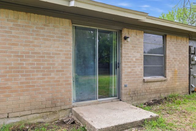 5725 Macneill Drive, Haltom City, TX 76148