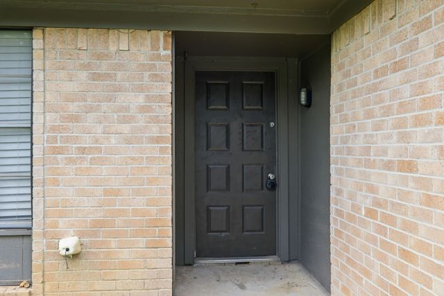 5725 Macneill Drive, Haltom City, TX 76148