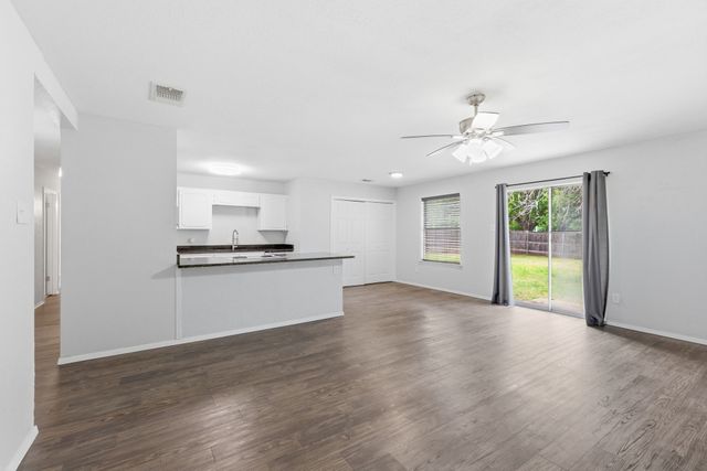 5725 Macneill Drive, Haltom City, TX 76148