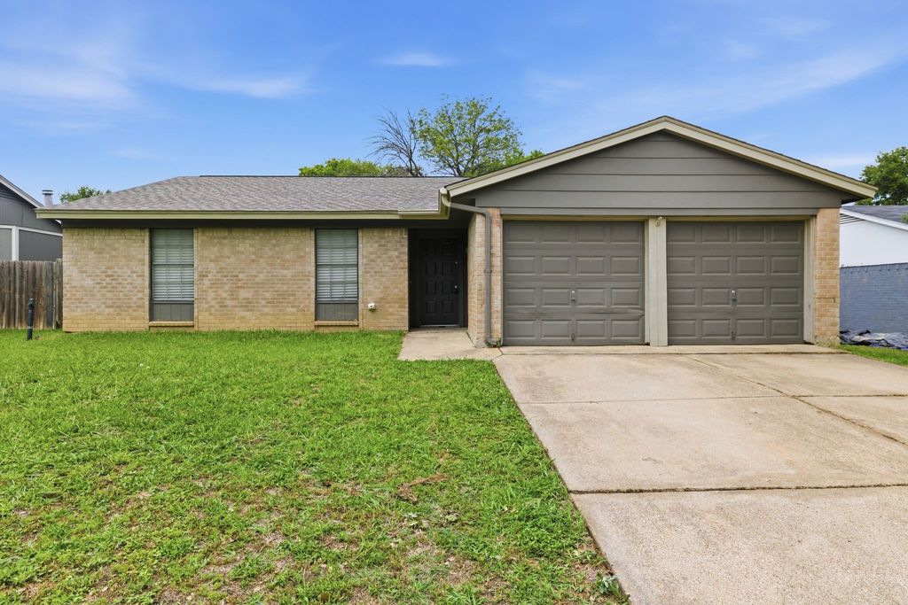5725 Macneill Drive, Haltom City, TX 76148