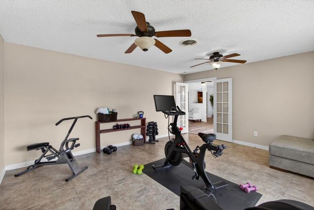 1521 Peach Tree Ln, Yuba City, CA 95993