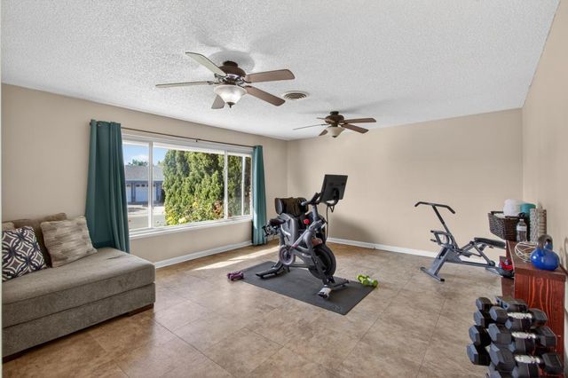 1521 Peach Tree Ln, Yuba City, CA 95993